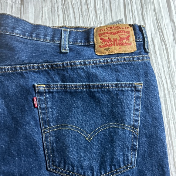 Levi's Classic Label with Red and Tan - Picture 4 of 5